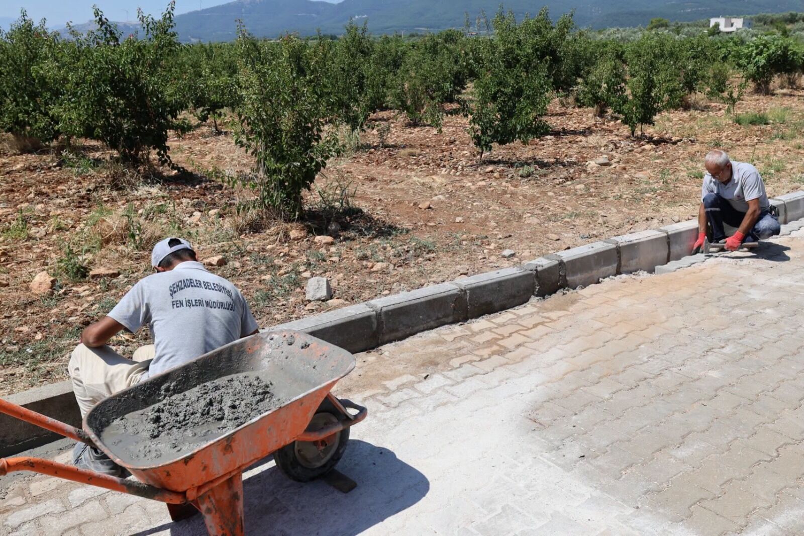 Şehzadeler’de yol ve kaldırım çalışmaları tamamlandı-1