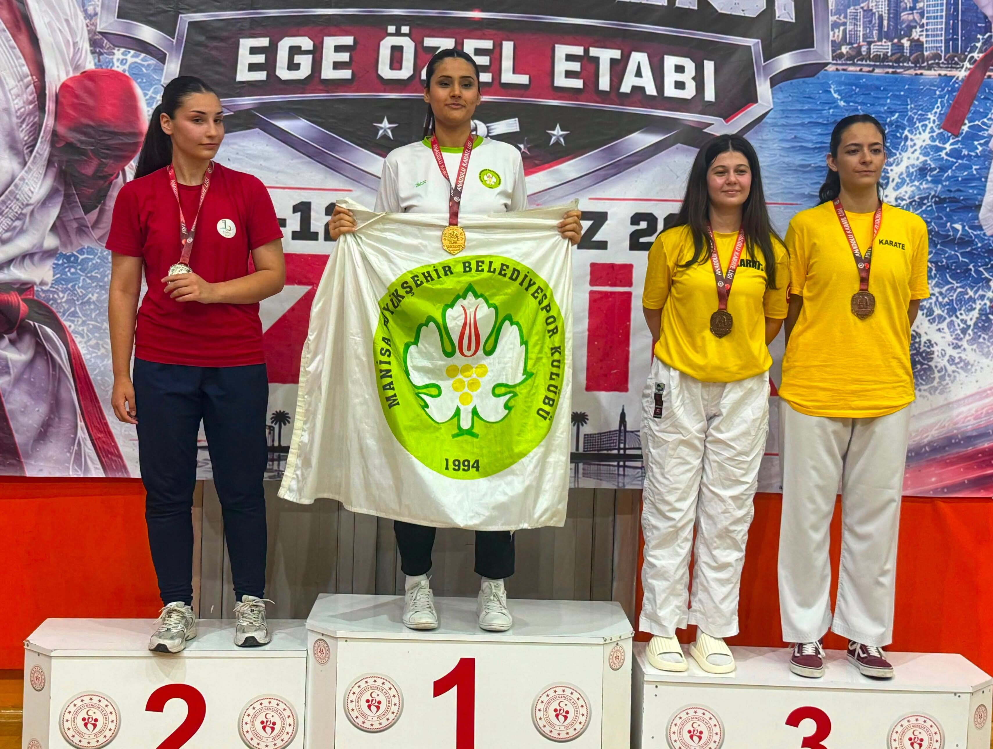 Manisa Büyükşehir Belediyespor, Anadolu Karate Ligi'nden 14 Madalyayla Döndü!-1