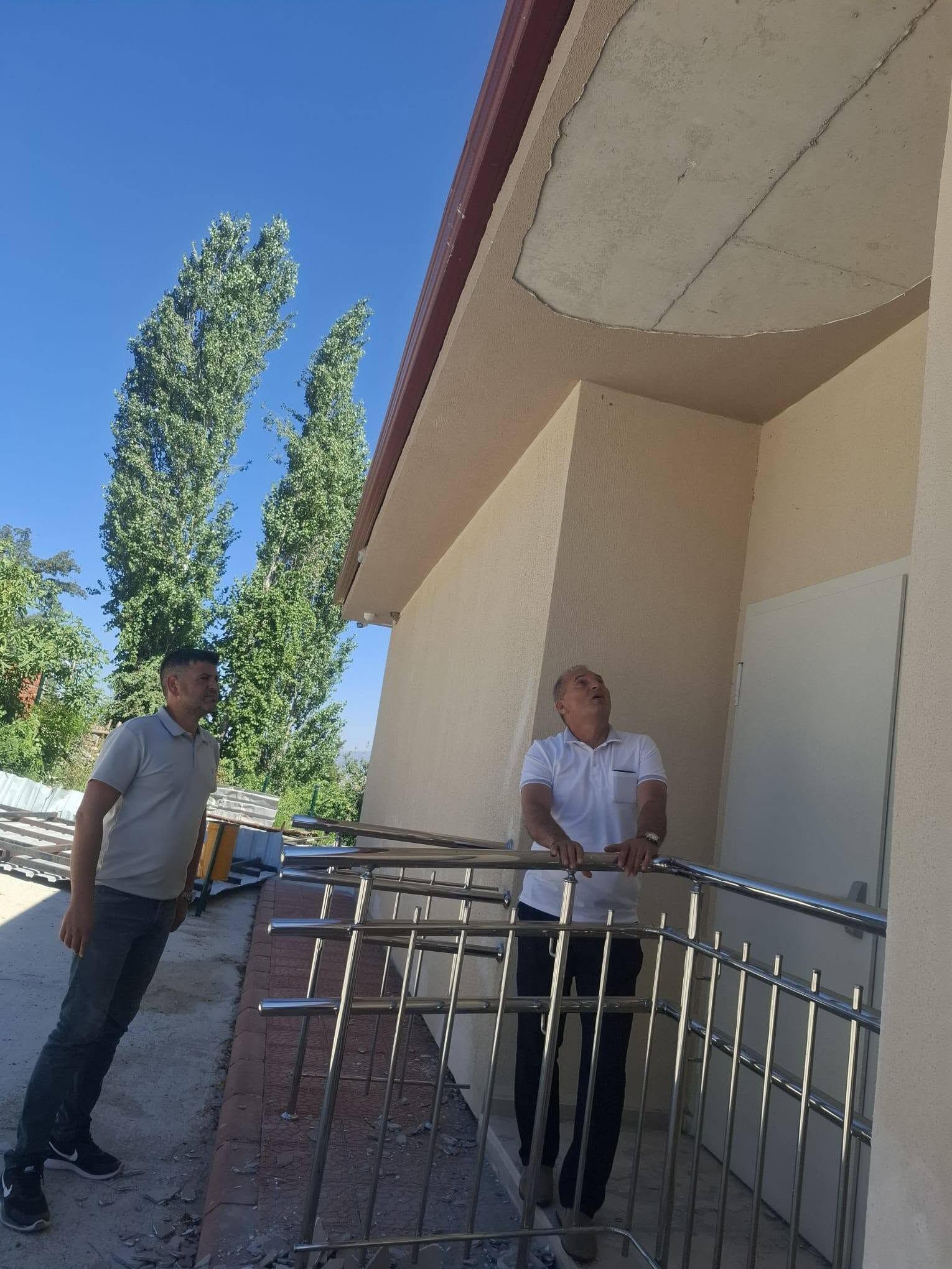 Sarıgöl'de yapımı tamamlanan okul yerinde incelendi!-1
