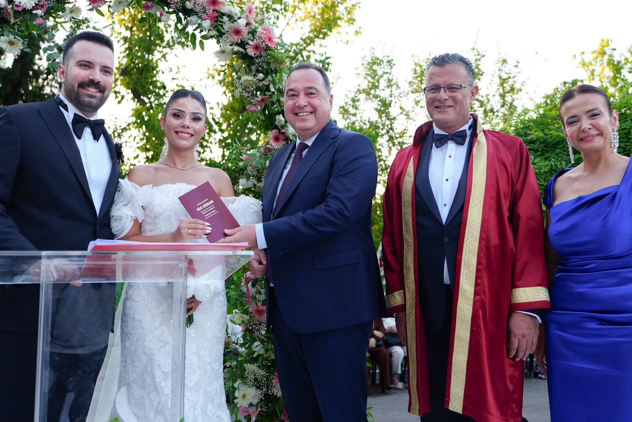 Başkan Öküzcüoğlu’nun Mutlu Günü: Alp ve Şengül Dünyaevine Girdi