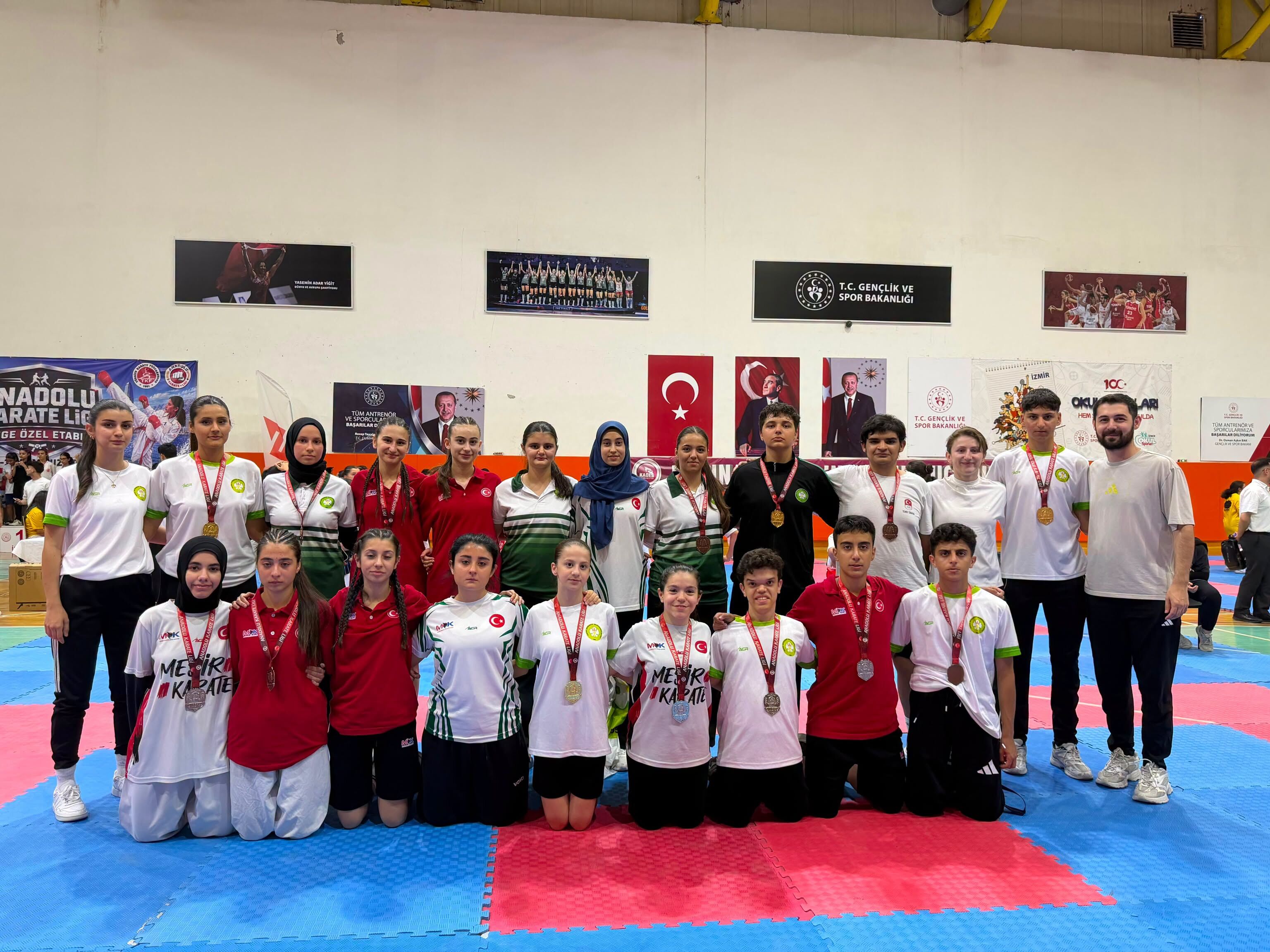 Manisa Büyükşehir Belediyespor, Anadolu Karate Ligi'nden 14 Madalyayla Döndü!