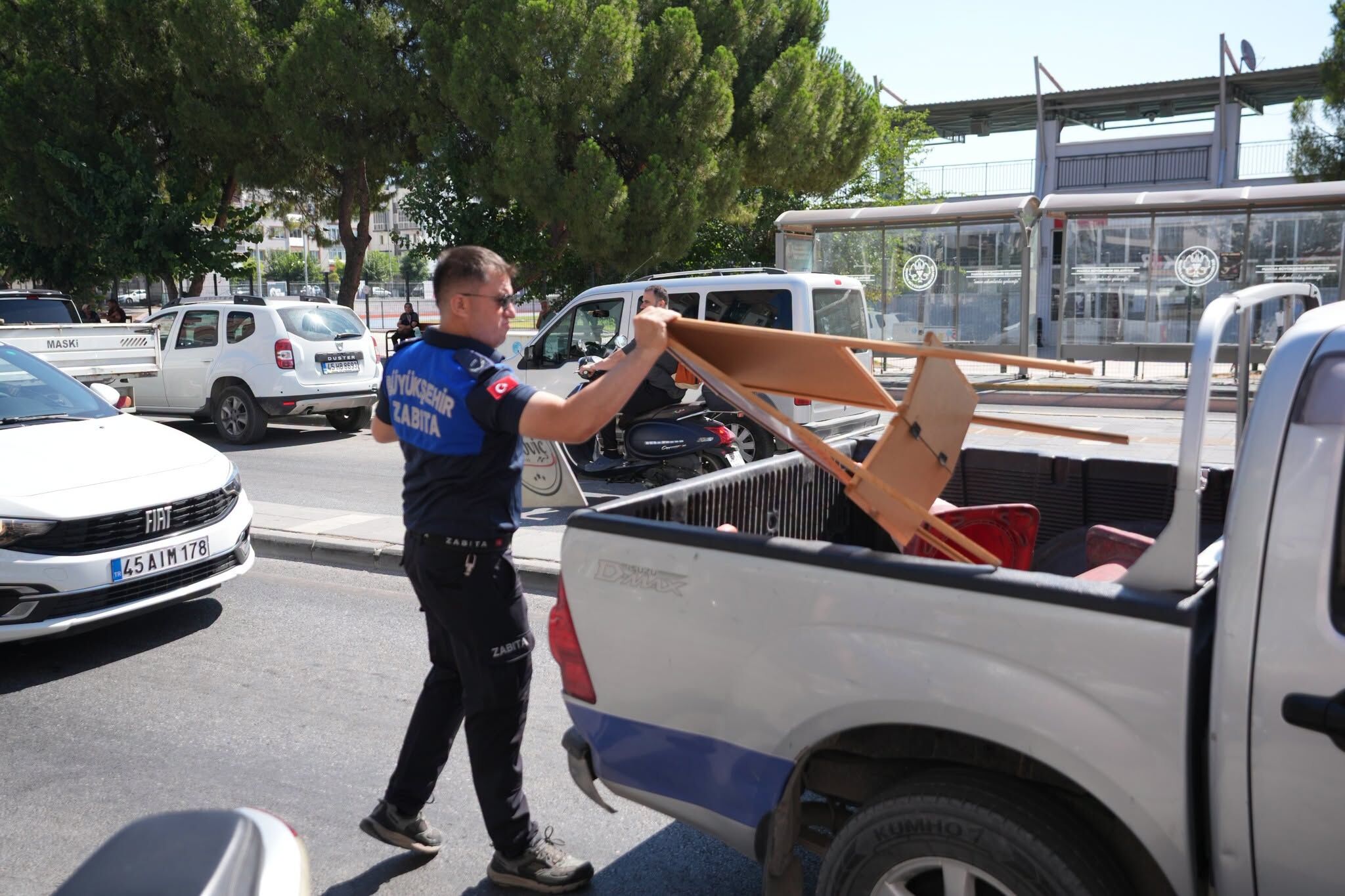 Akhisar'da Kaldırım İşgallerine Sıkı Denetim-.2.3