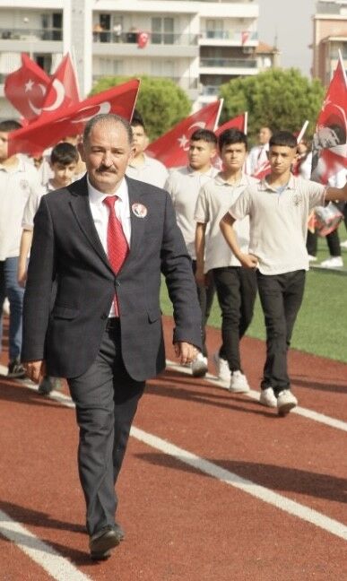 Alaşehir’de kalp krizine yenik düşen eğitimci ebediyete uğurlandı-2