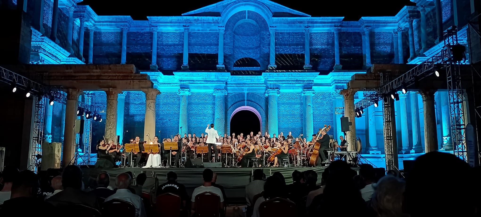 Manisa'da tarihi gece: 'Carmina Burana' Sardes'i büyüledi!-1