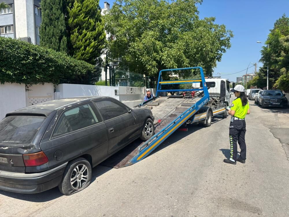Manisa'da hurda araçlar tek tek toplanıyor!
