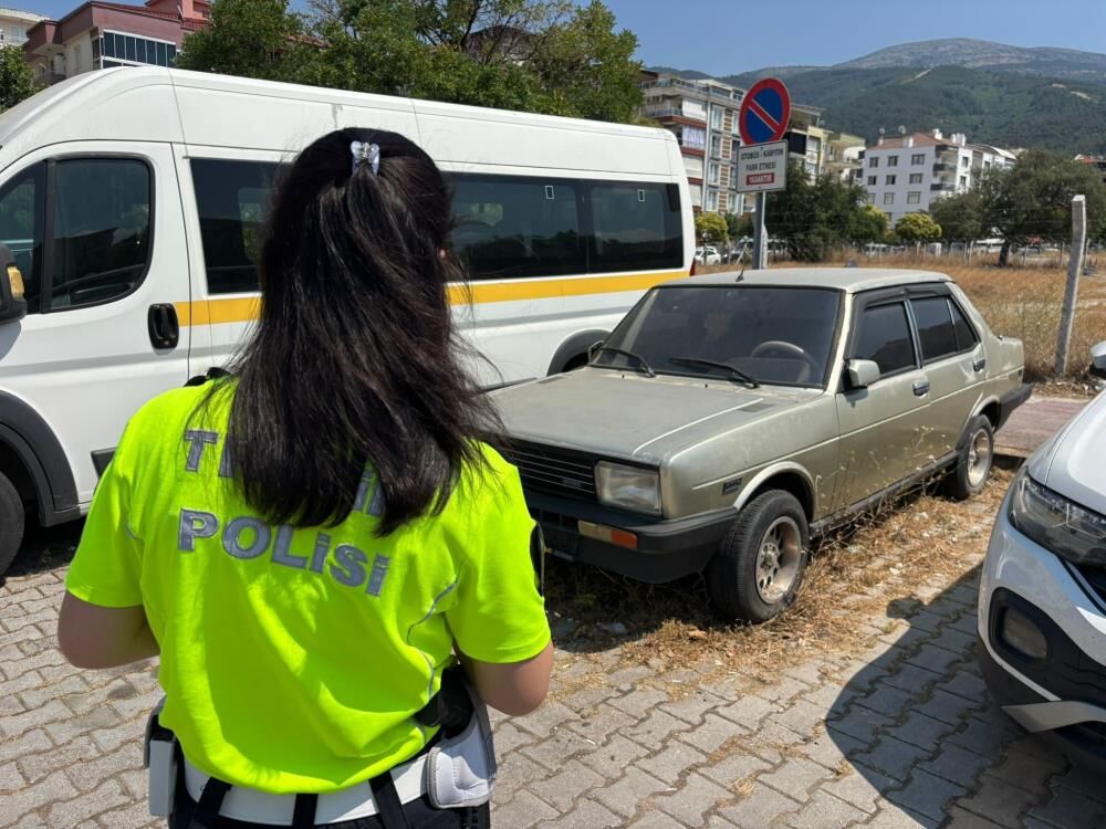 Manisa'da hurda araçlar tek tek toplanıyor!