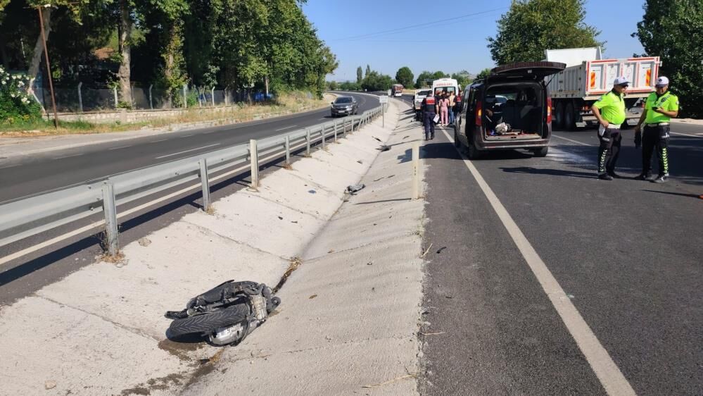 Manisa’da Feci Kaza: Karşı Şeride Geçen Motosiklet Sürücüsü Hayatını Kaybetti-1