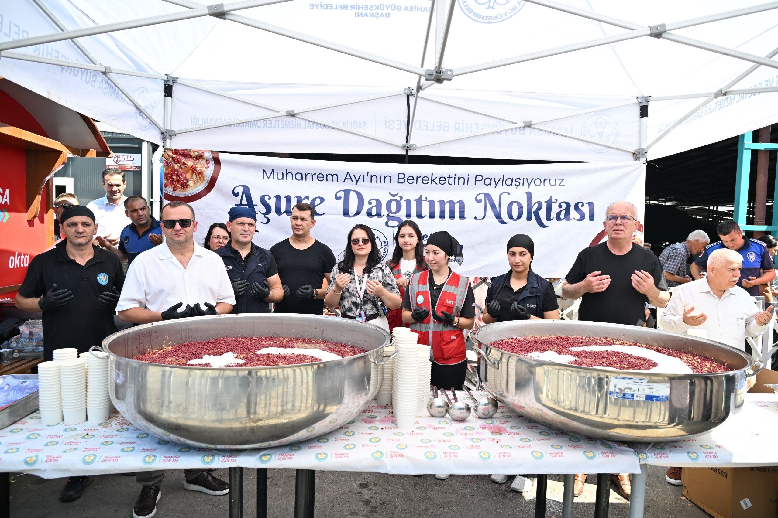 Manisa Büyükşehir'den Perşembe Pazarı'nda 2 Bin Kişilik Aşure İkramı