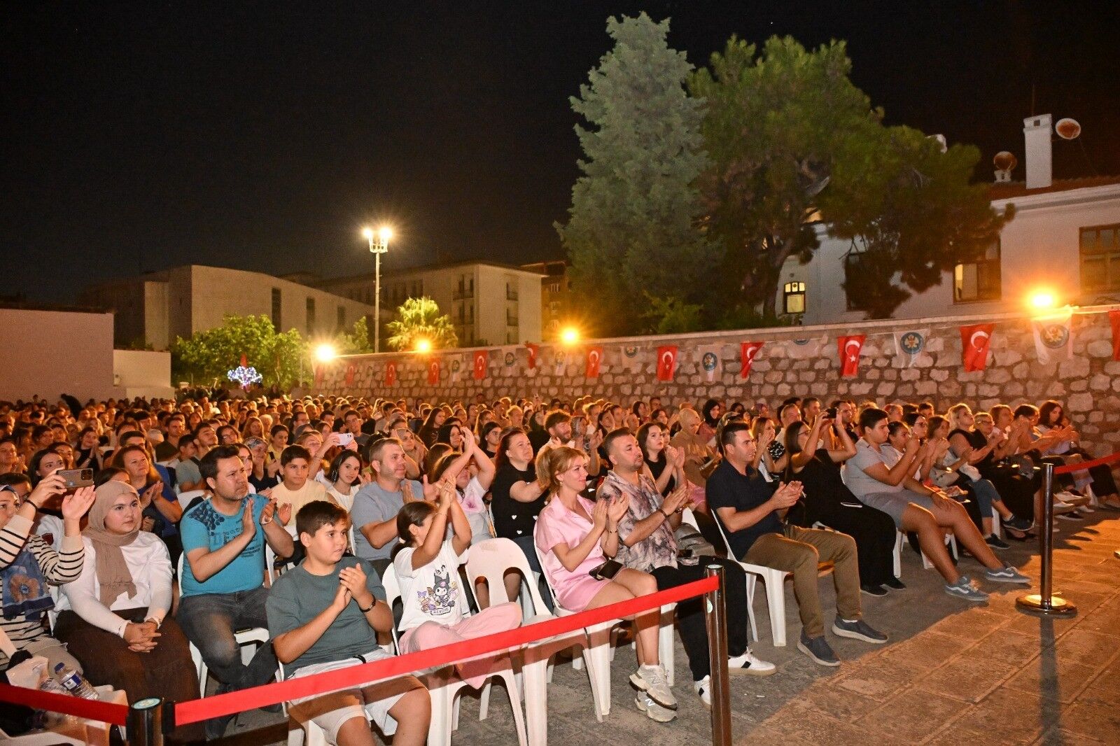 Manisa’da genç sanatçılardan unutulmaz performans-1
