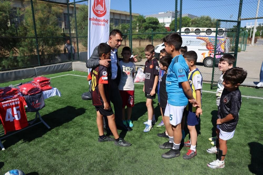 Şehzadeler'de yaz futbol kursları başladı!