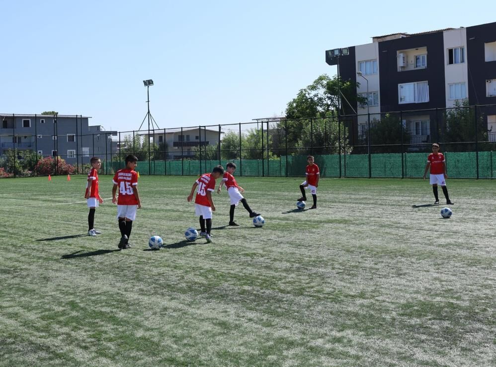 Şehzadeler'de yaz futbol kursları başladı!