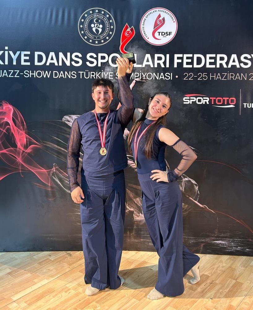 Ezber Bozan Başarı: Bir Elinde Kaval, Diğerinde Bale Ayakkabısı
