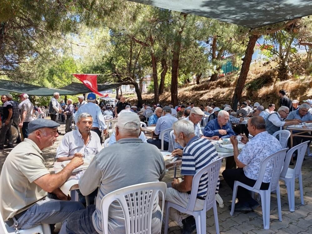 Manisa'da asırlık gelenek: Binlerce kişi bir araya geldi!