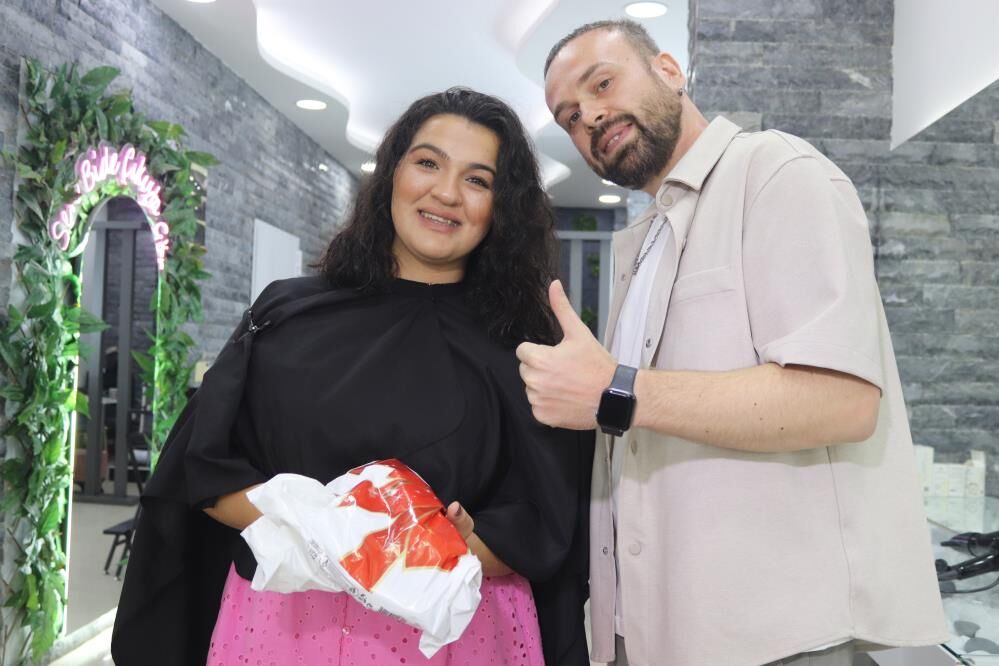 Kanser Hastası Çocuklara Umut Oldu: 5 Yıllık Emeğini Tek Bir Makasla Bağışladı-4
