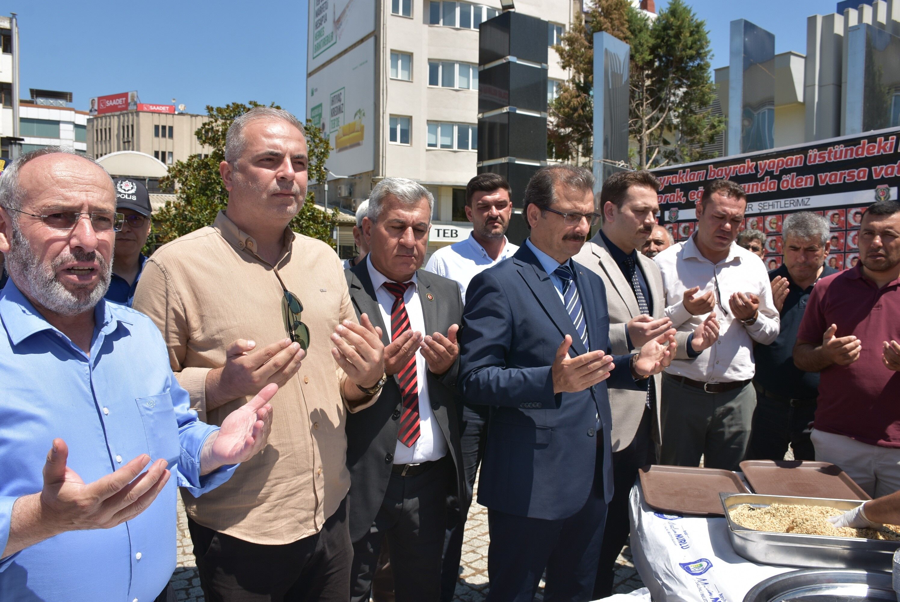 Salihli'de şehit aileleri Muharrem ayında geleneği sürdürdü-.1