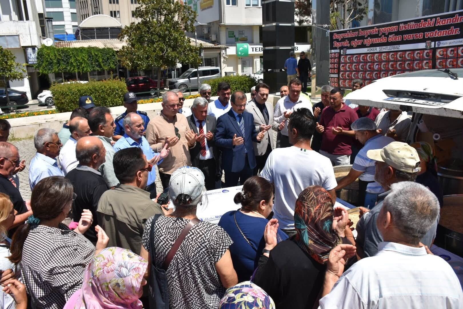 Salihli'de şehit aileleri Muharrem ayında geleneği sürdürdü-.5.1-1