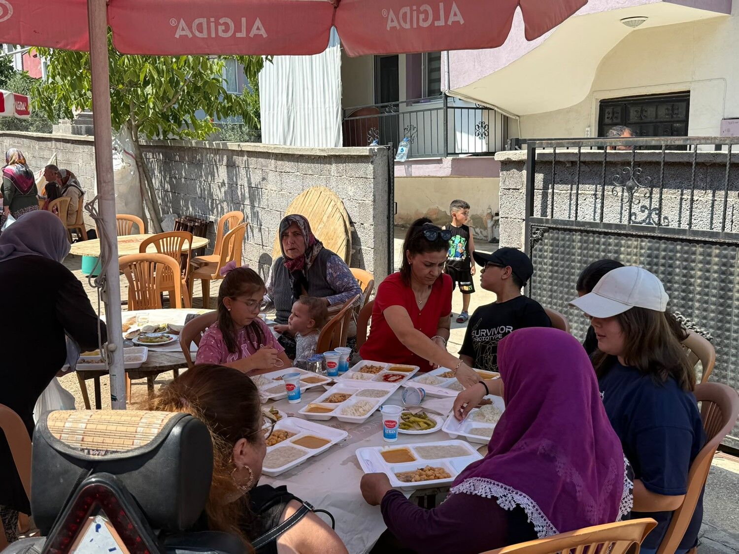 Genç yaşta hayatını kaybeden Irmak öğretmen Manisa'da dualarla anıldı-.1