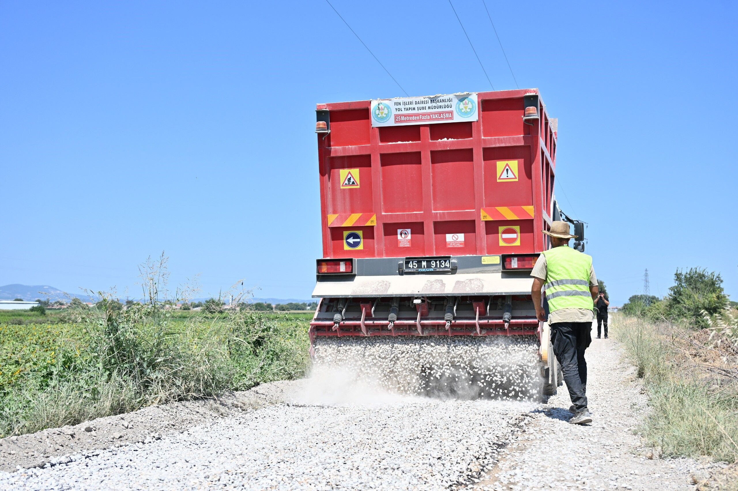 Manisa'da çiftçilerin yol konforunu artıracak çalışma tamamlandı-.3.1