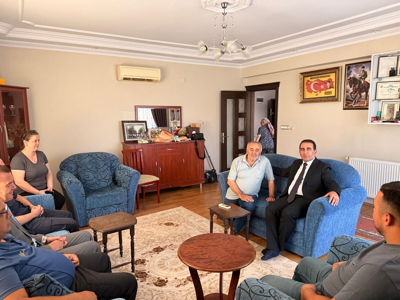 Alaşehir’in yeni Kaymakamı Öter’den şehit ailesine vefa ziyareti-1