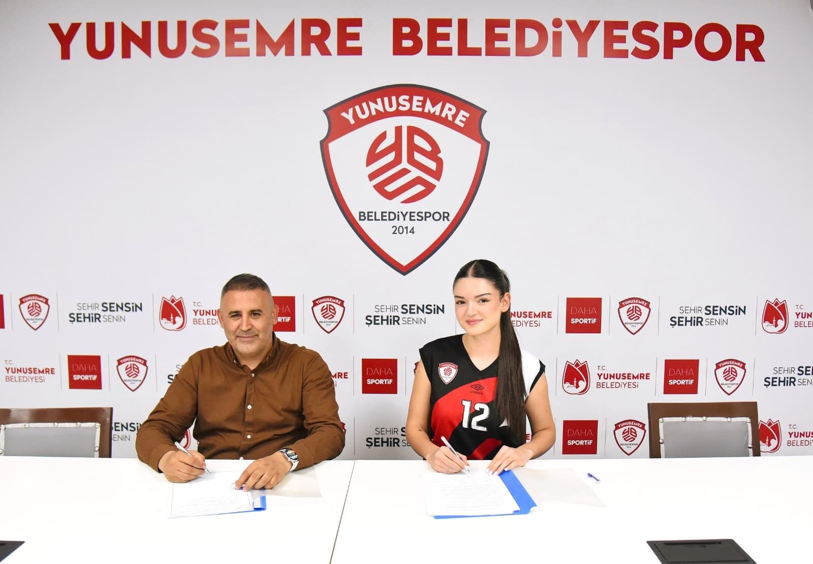 Yunusemre Belediyespor orta oyuncu Zeynep Gündoğdu ile sözleşme yeniledi-.1