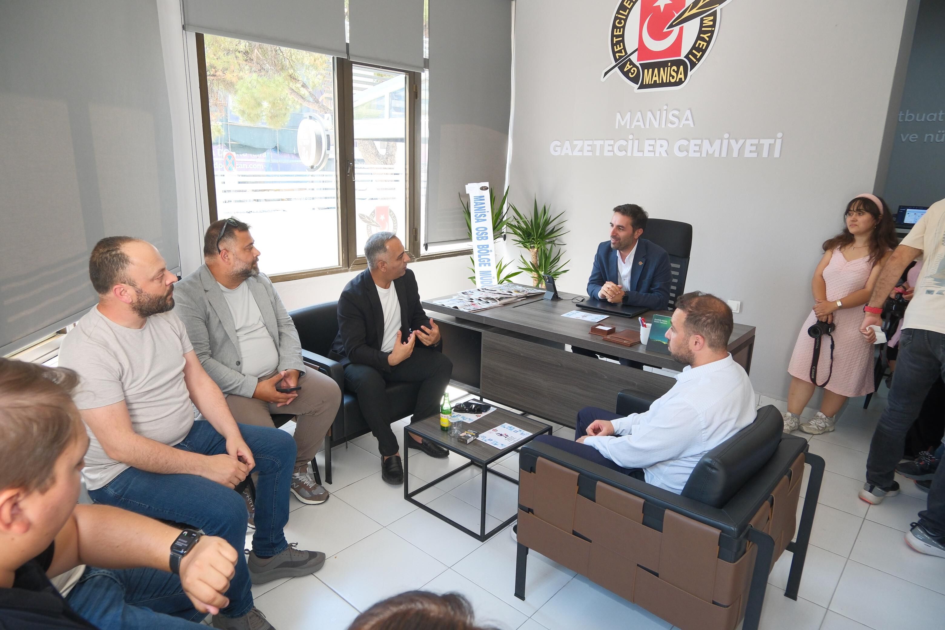 Başkan Ekinci, Manisa Gazeteciler Cemiyeti Başkanı Aydın'ı Ziyaret Etti (5)