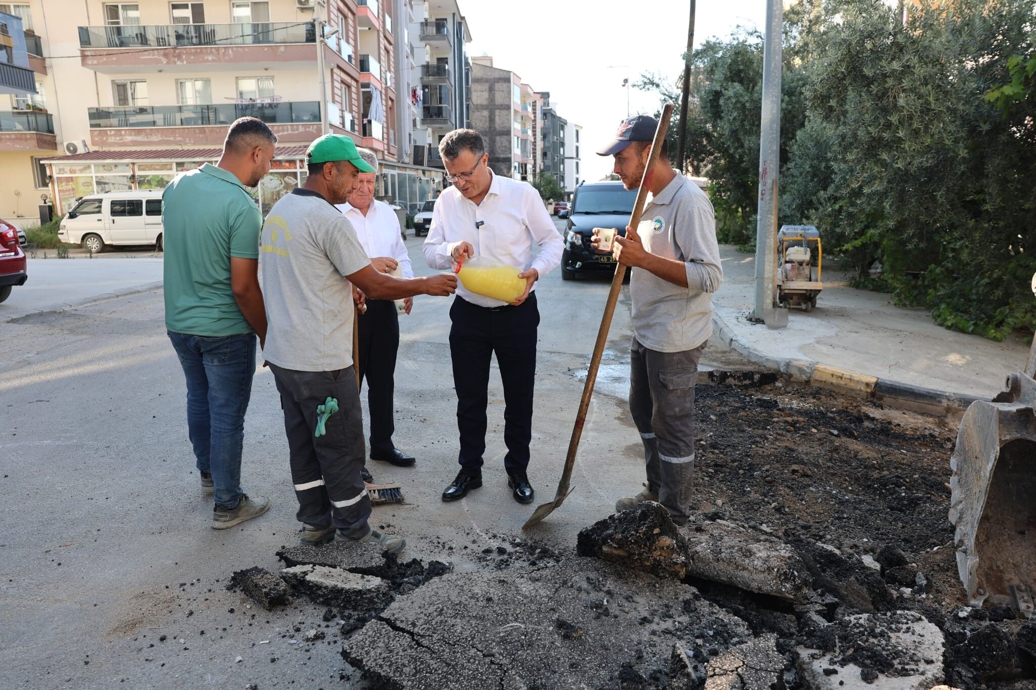 Başkan Öküzcüoğlu'ndan Işçilere Jest (3)