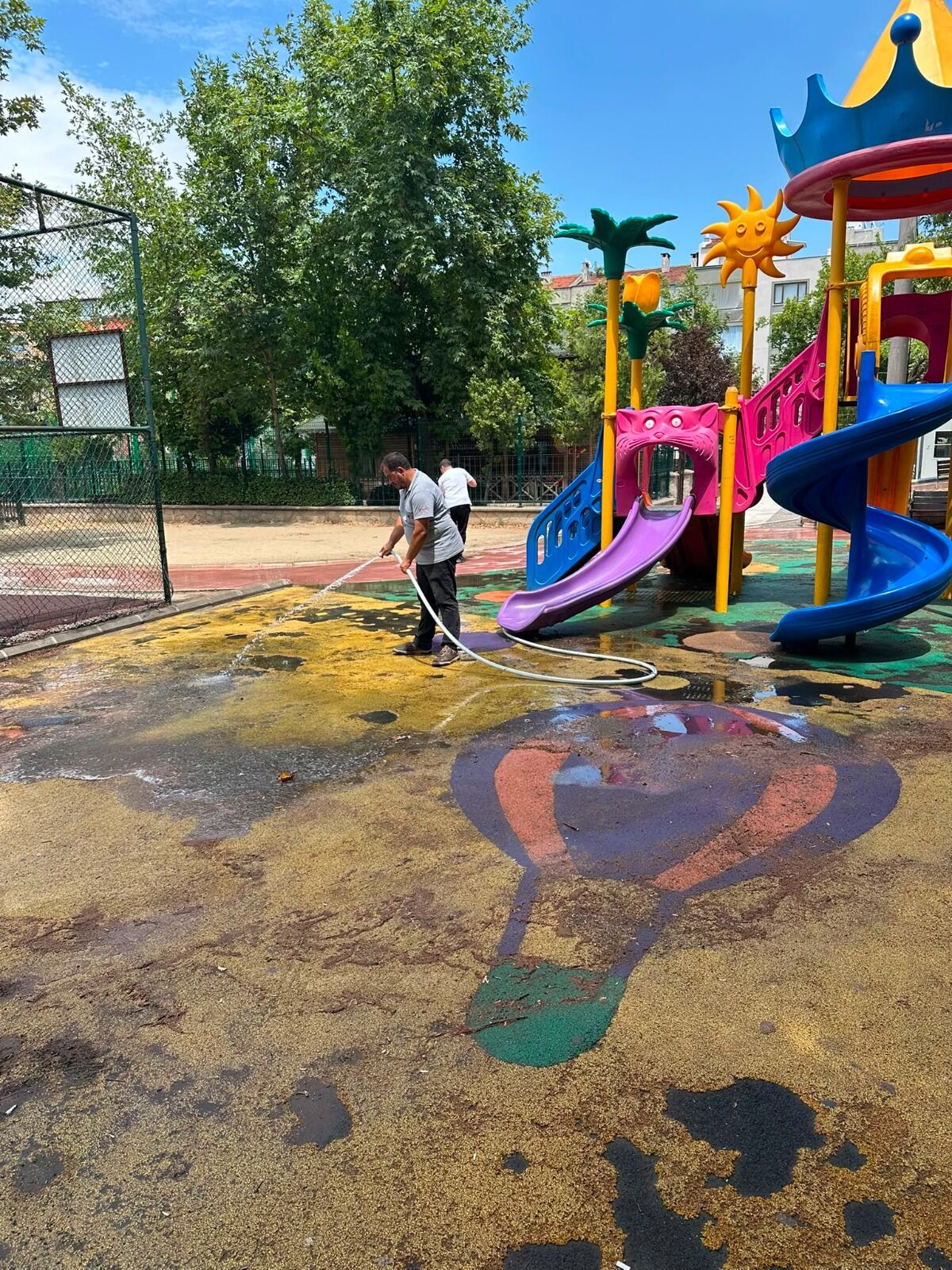 Yunusemre’de Çocuk Parklarına Hijyen Seferberliği-1