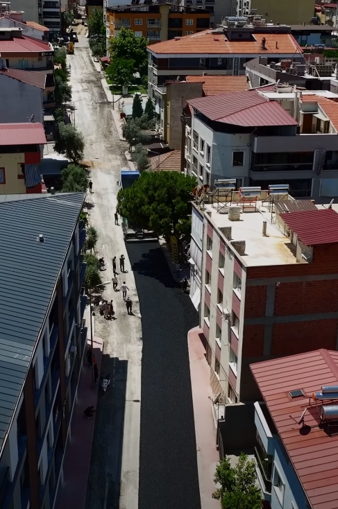 Manisa'da Yol Seferberliği: 17 İlçede Eş Zamanlı Altyapı ve Üstyapı Çalışmaları Sürüyor-1