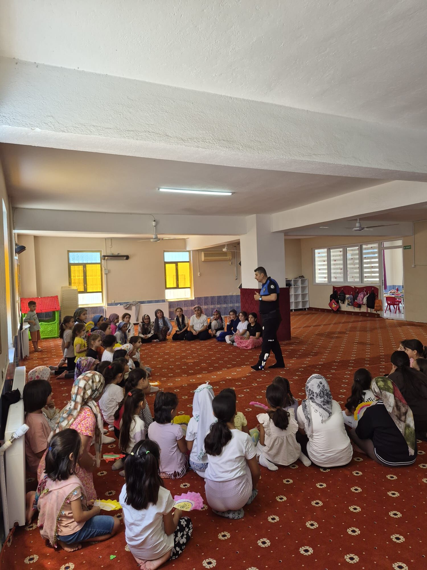 Emniyetten Minik Yüreklere Anlamlı Seminer Şehzadeler’de Çocuklar Bilinçlendirildi (2)