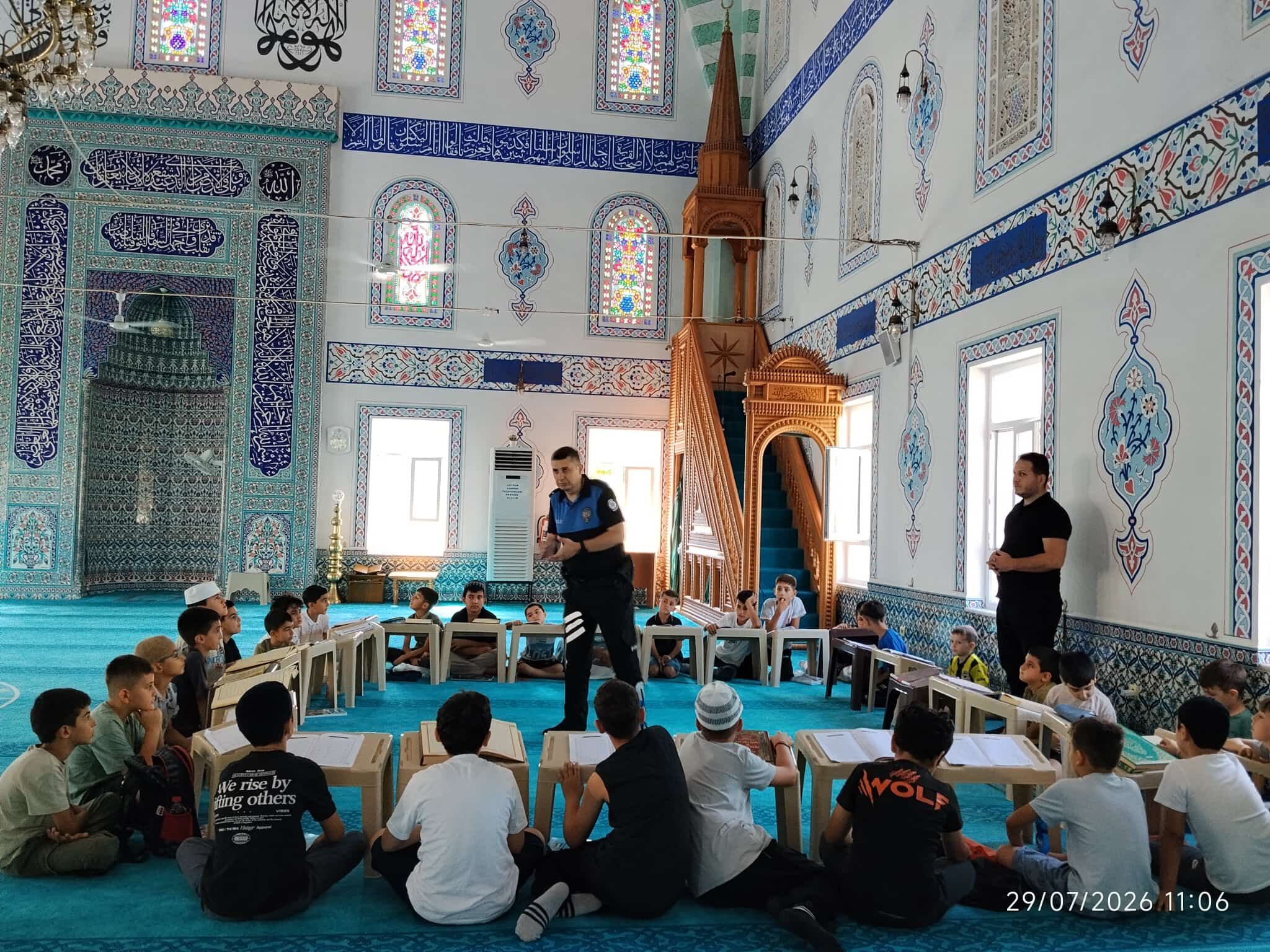 Emniyetten Minik Yüreklere Anlamlı Seminer Şehzadeler’de Çocuklar Bilinçlendirildi (4)
