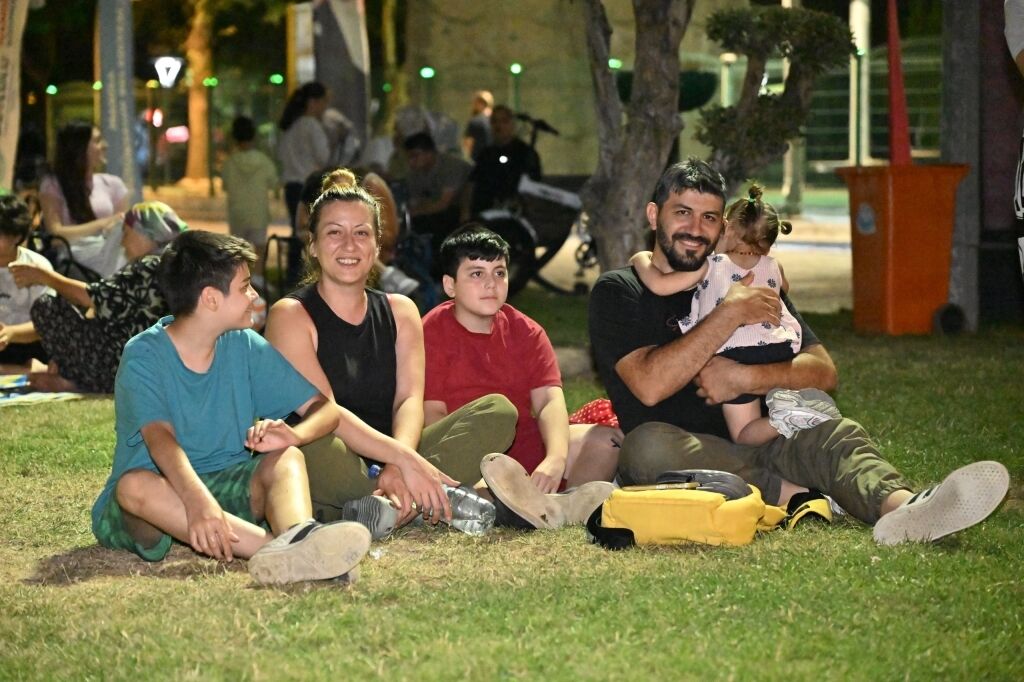 Manisa’da “Akustik Yaz Akşamları”na yoğun İilgi-1