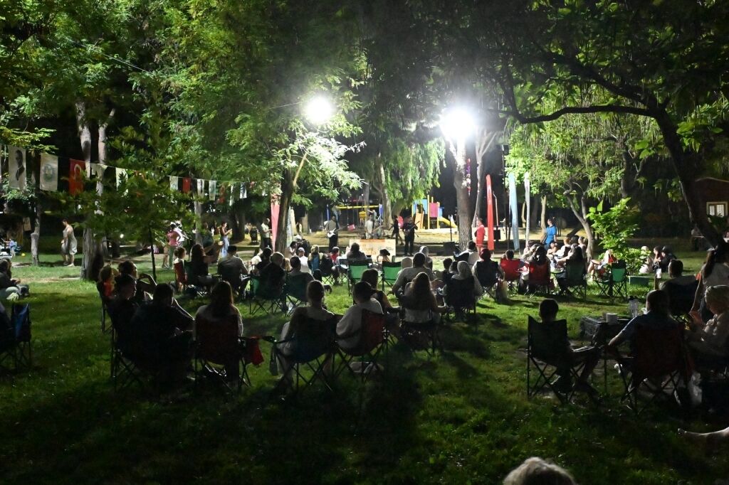 Manisa’da “Akustik Yaz Akşamları”na yoğun İilgi