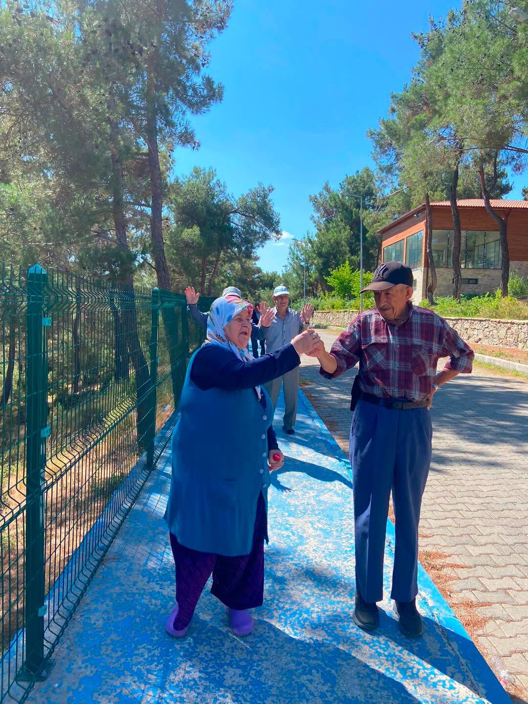 Huzurevi Sakinleri Millet Bahçesi’nde Bir Araya Geldi! (6)