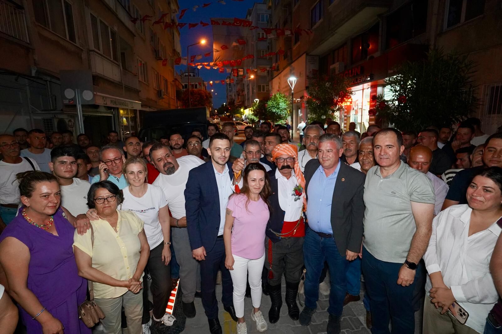 İlksen Özalper'e Gördes'ten Atlı Ve Zeybekli Destek (1)