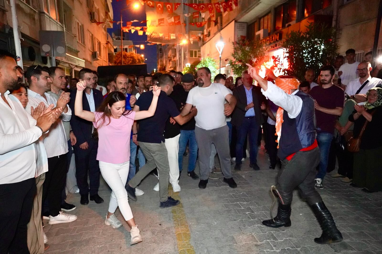 İlksen Özalper'e Gördes'ten Atlı Ve Zeybekli Destek (4)