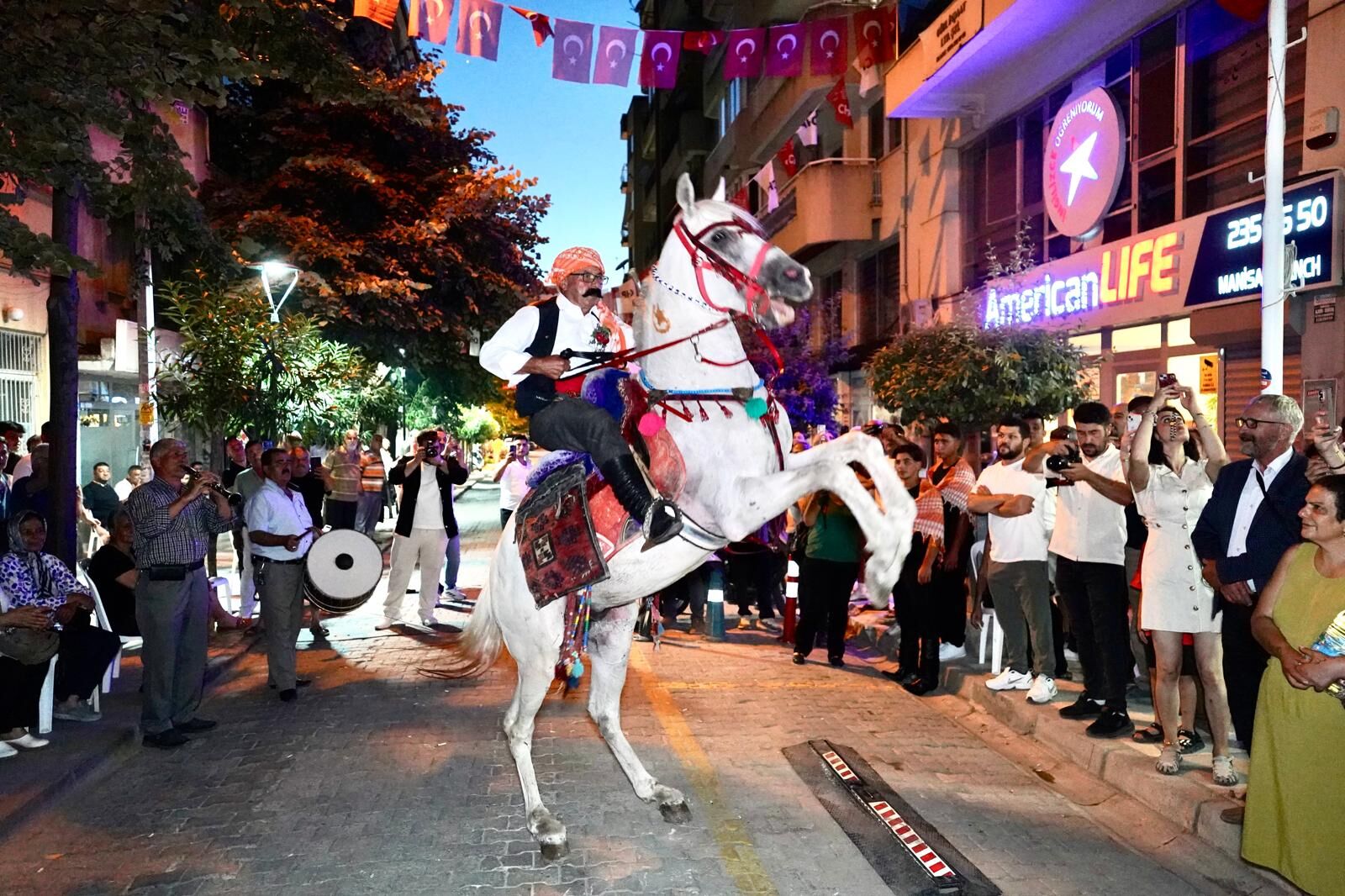 İlksen Özalper'e Gördes'ten Atlı Ve Zeybekli Destek (5)
