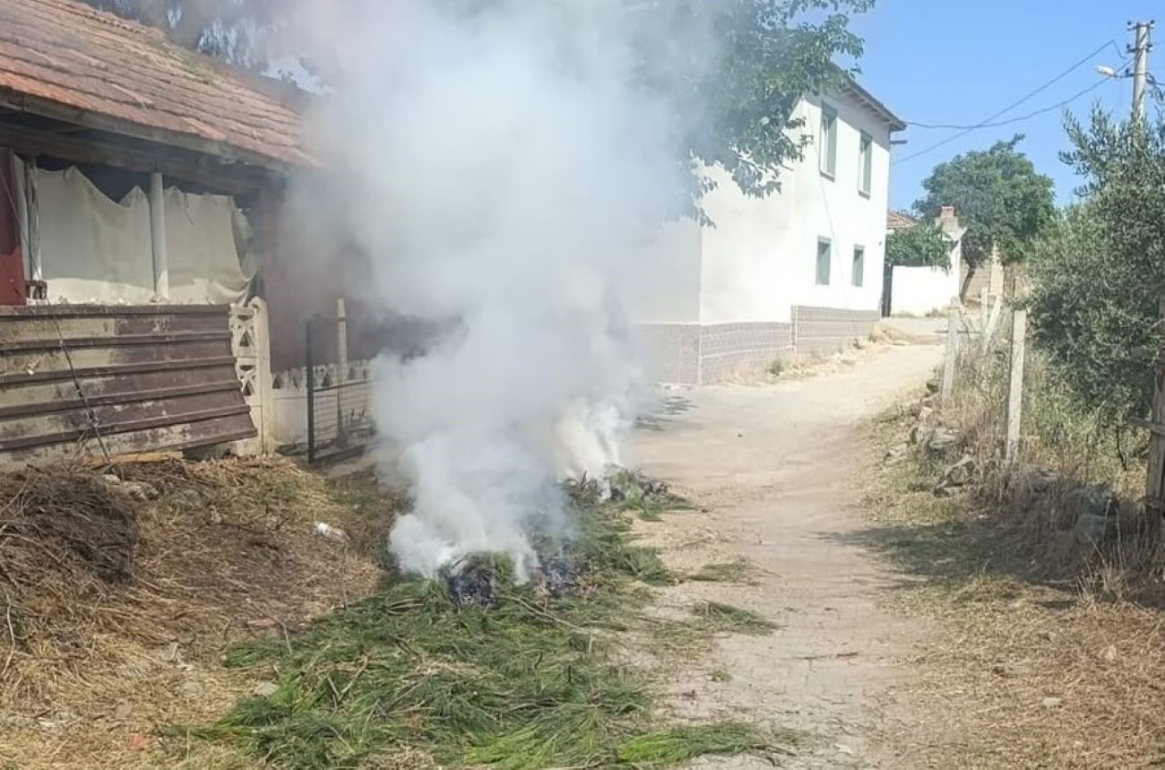 İtfaiye Ve Orman Ekiplerinin Zamanında Müdahalesiyle Yangın Büyümeden Söndürülürken, Anızı Yakan Kişi Hakkında Jandarma Tarafından Işlem Yapıldı (1)