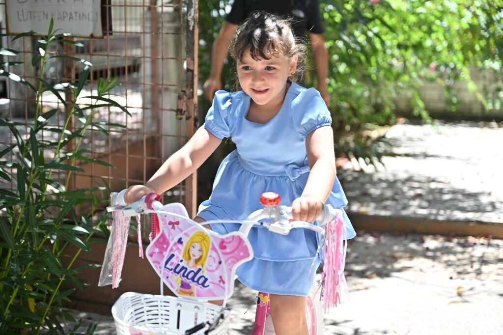 Manisa'da 7 Yaşındaki Mina’nın Bisiklet Hayali Gerçek Oldu! (3)