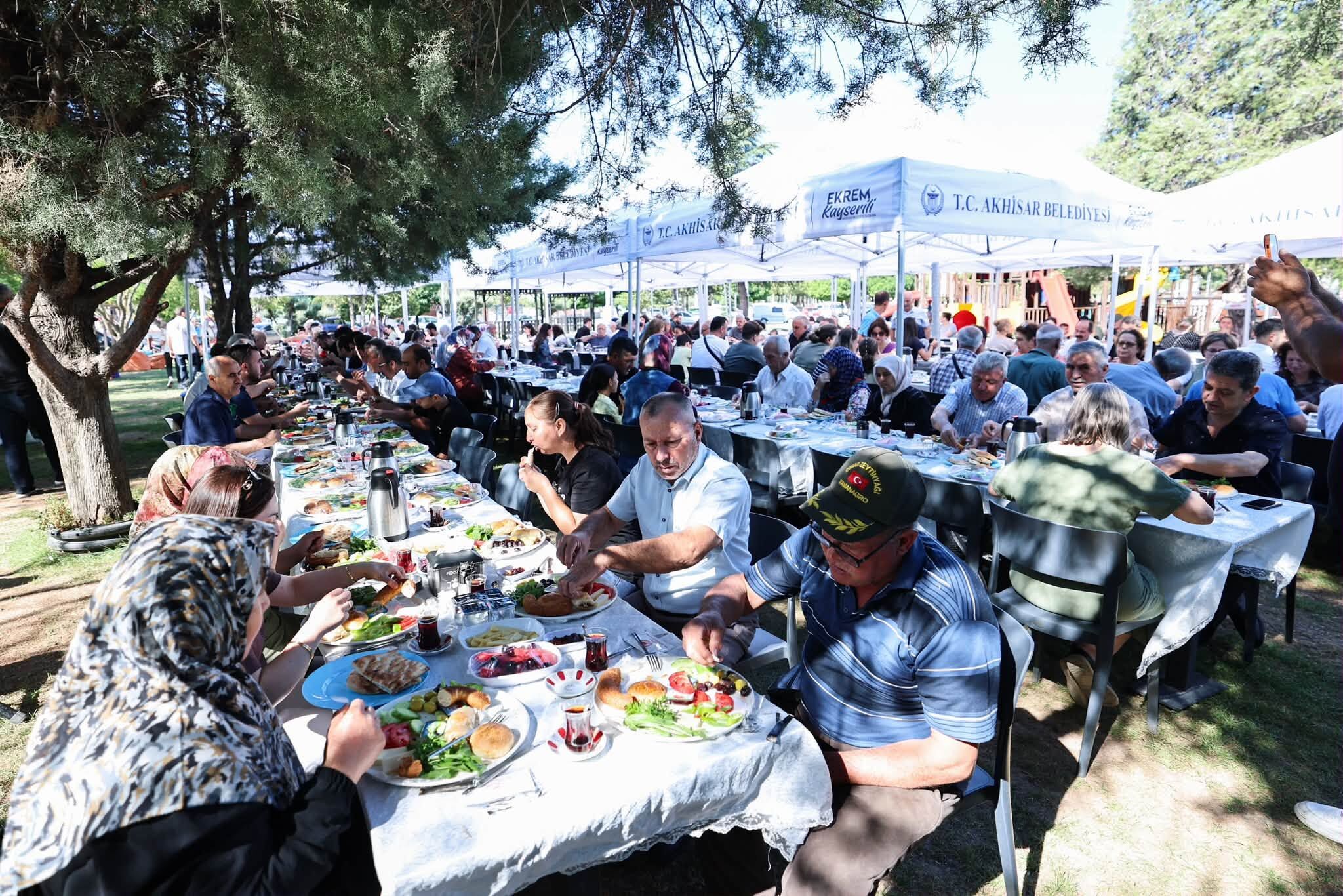 Manisa'da Bakkal Esnaflar Piknik Etkinliğinde Bir Araya Geldi (8)
