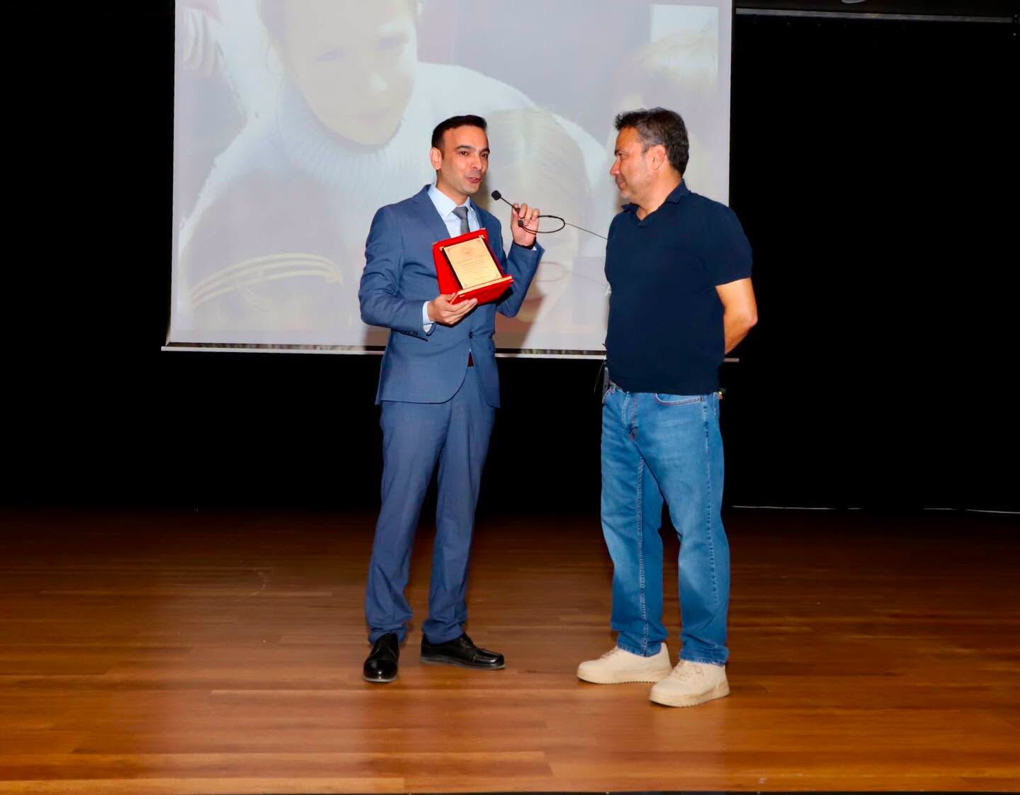 Manisa'da “Hayata Değer Kat” Adlı Seminere Yoğun Ilgi (3)