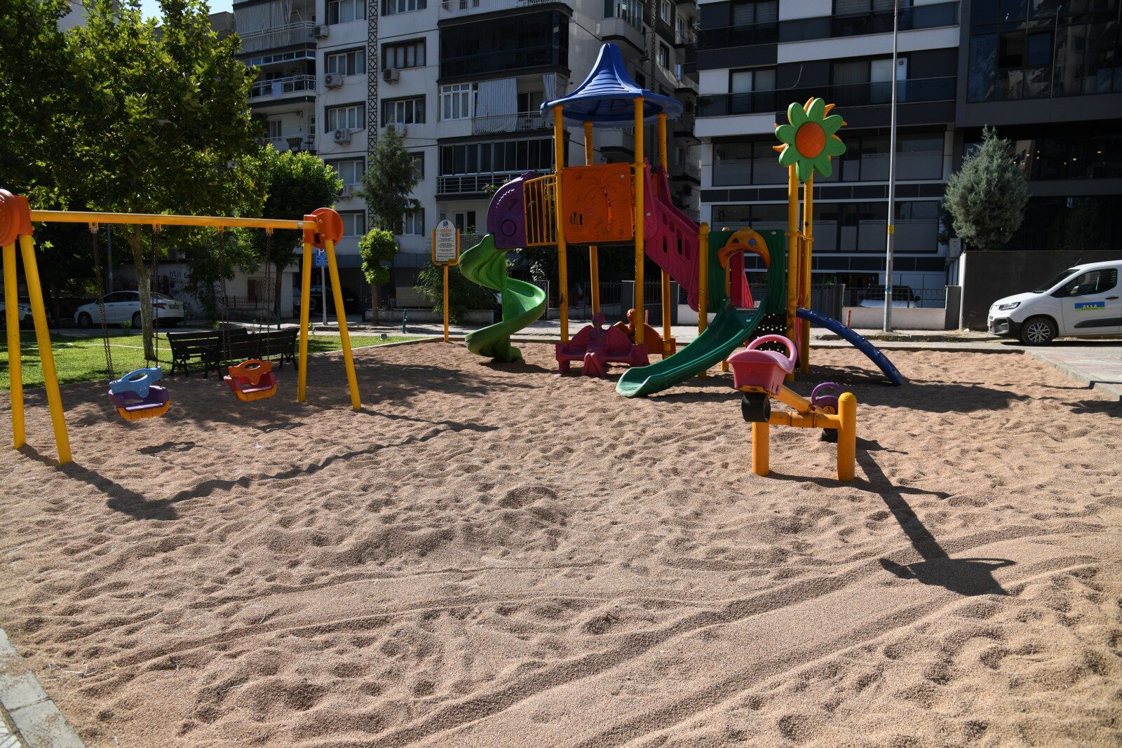 Manisa'da Parklara Çevreci Dokunuş! (1)