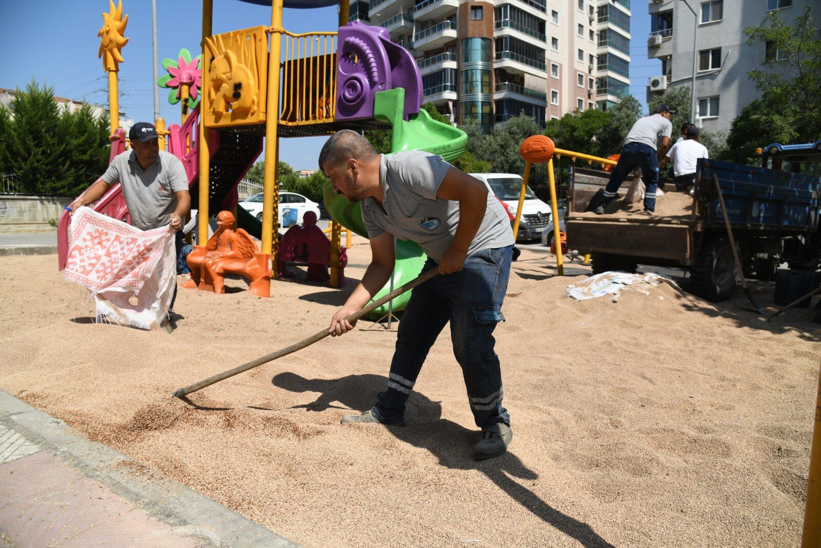 Manisa'da Parklara Çevreci Dokunuş! (2)