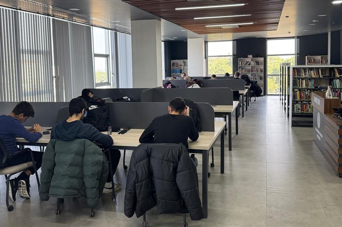 Manisa'da Teknoloji Ile Kitap Bir Arada 7 Binin Üzerinde Dergiye Erişim (4)