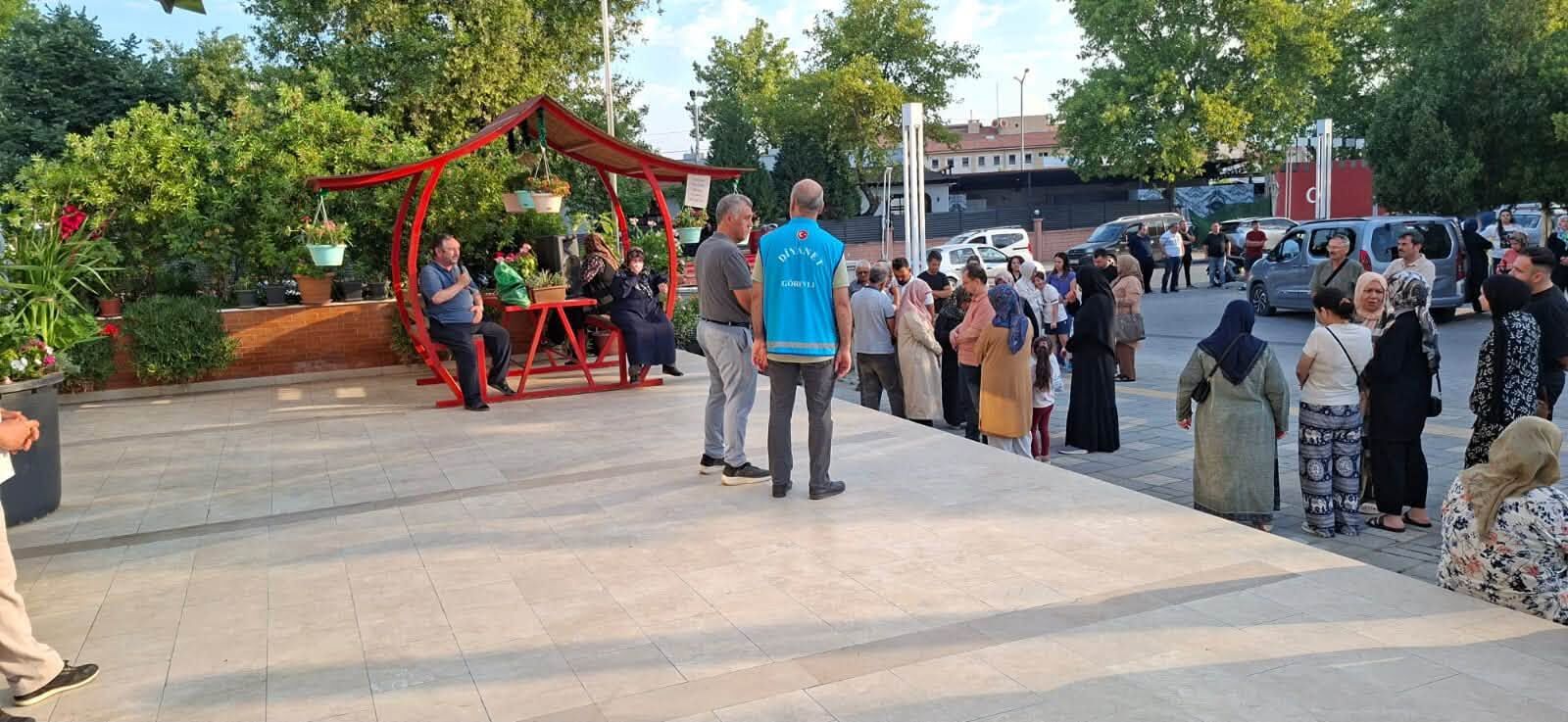 Manisa'da Yeni Sezonun Ilk Umrecileri Uğurlandı (1)