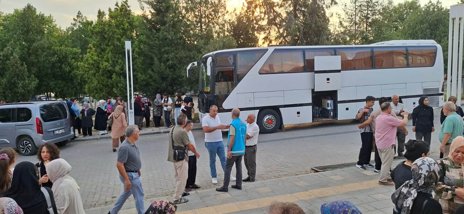 Manisa'da Yeni Sezonun Ilk Umrecileri Uğurlandı (3)