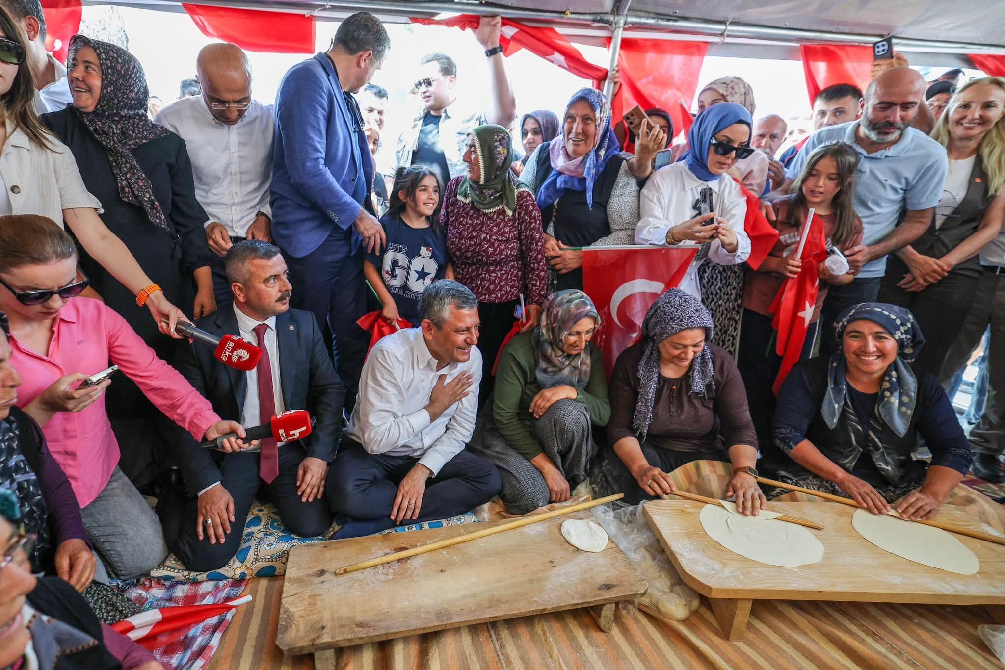 Özel, Çiftçi Ve Vatandaşlarla Bir Araya Geldi! (3)