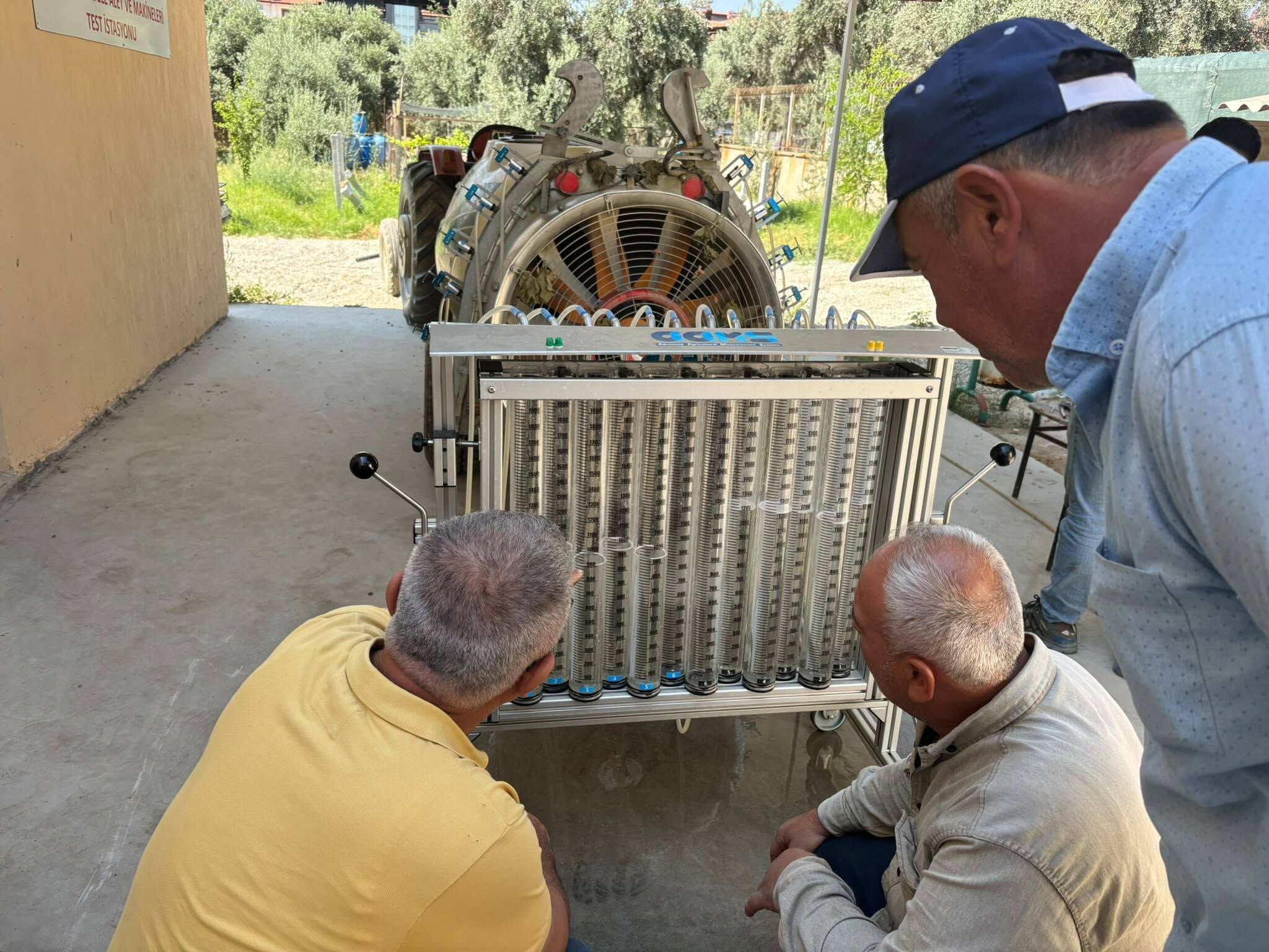 Sarıgöl'de İlaçlama Makineleri Test Ediliyor (1)
