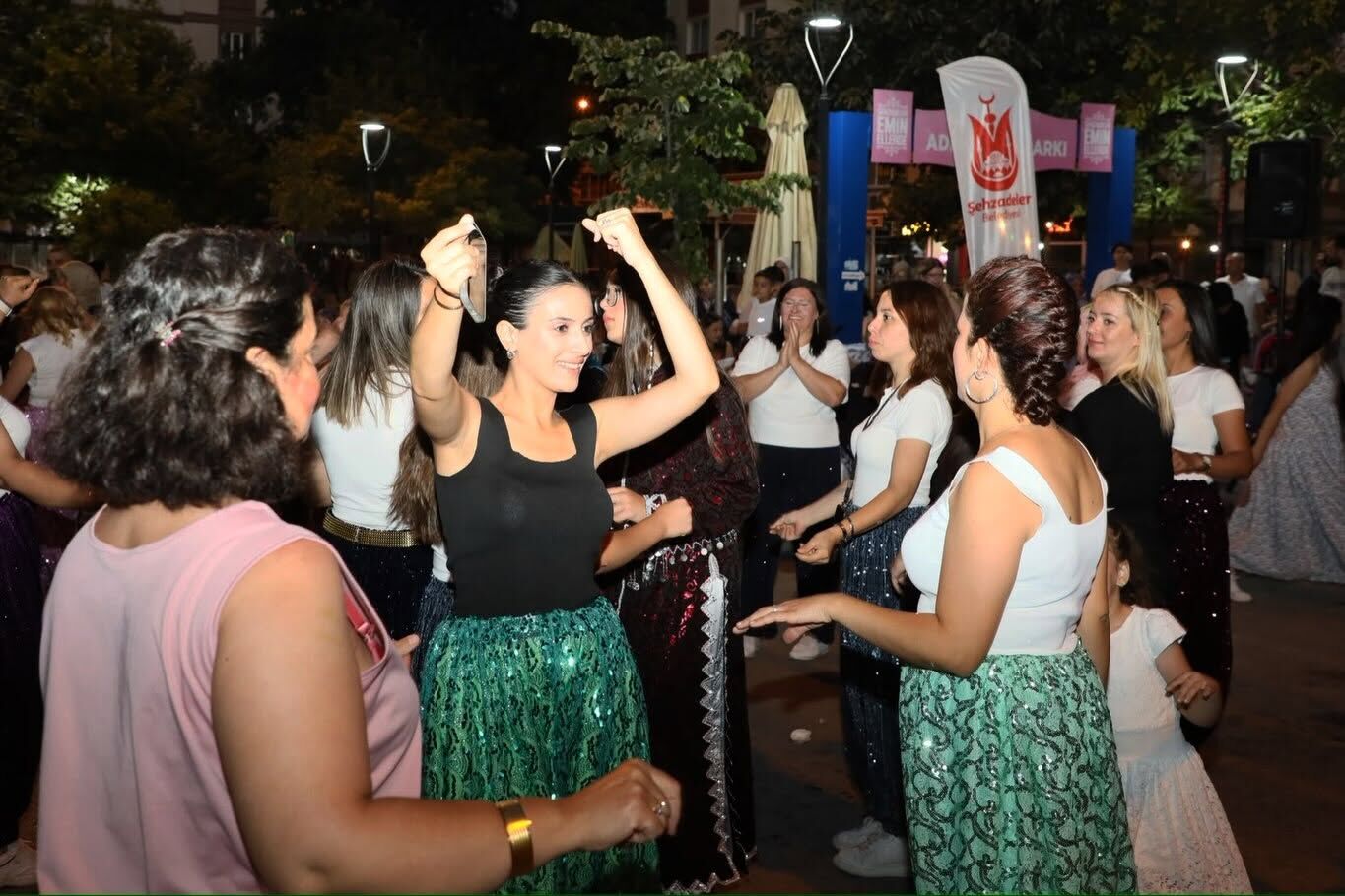 Şehzadeler'de Şalvar Gecesine Yoğun Ilgi! (2)