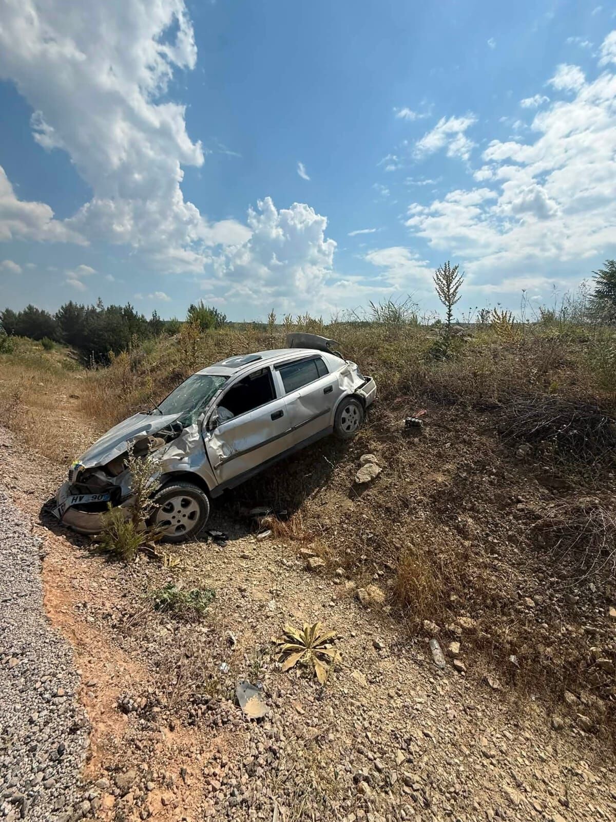 Manisa'da devrilen otomobilin sürücüsü yaralandı-.1
