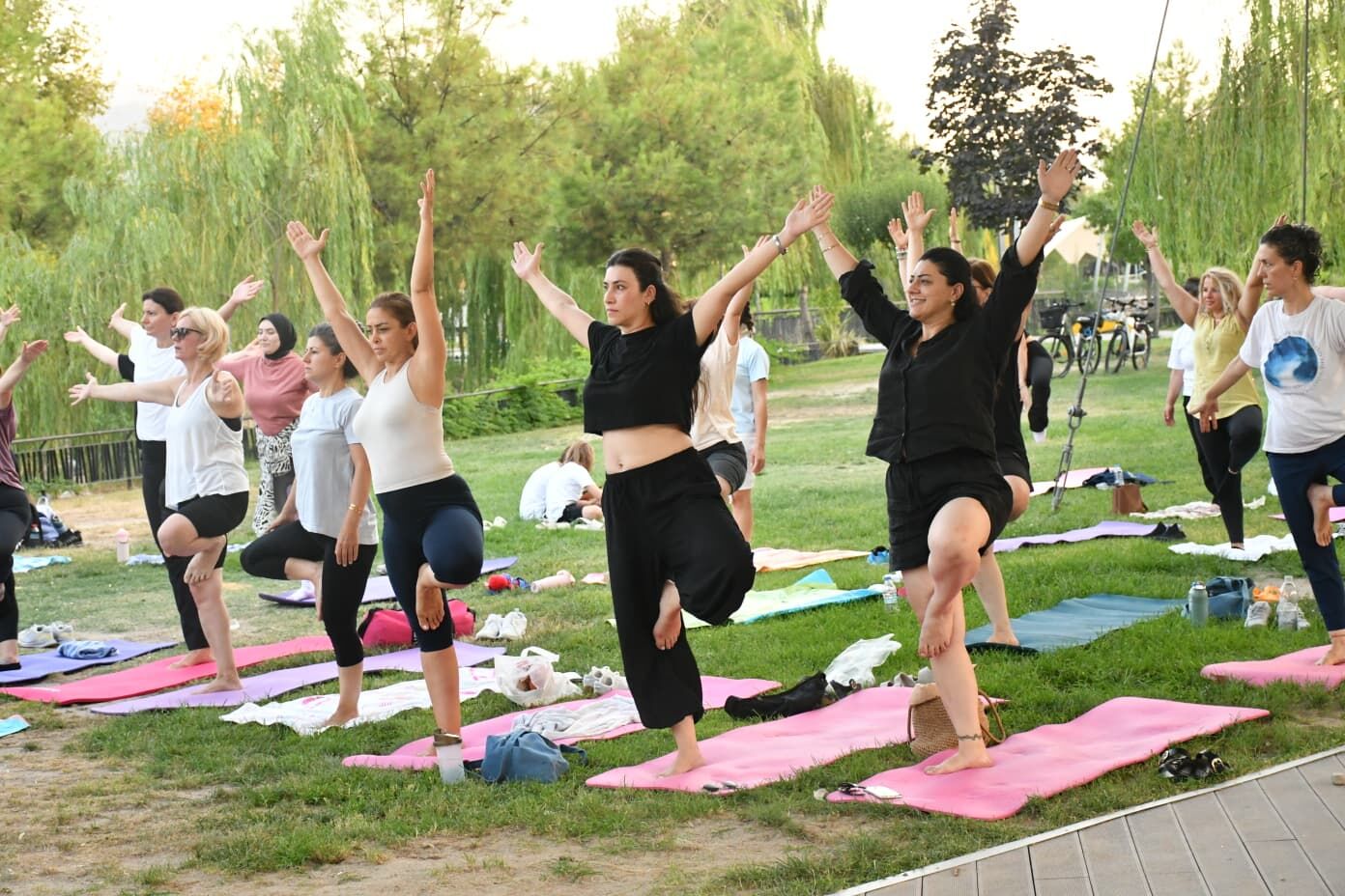 Manisa'da kadınlar yoga etkinliğinde buluştu!-.3